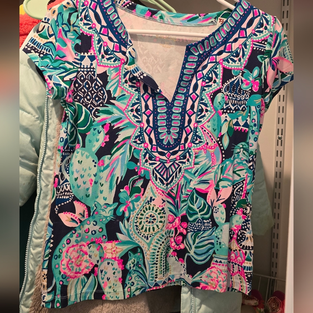 Lilly Pulitzer Alora Short Sleeve Shirt in Looking Sharp XS - Picture 3 of 4